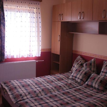 Bodzavirag Apartman 잘라카로쉬 외부 사진