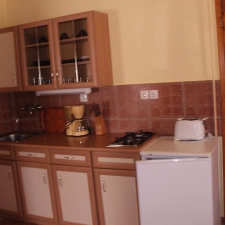 Bodzavirag Apartman 잘라카로쉬 외부 사진