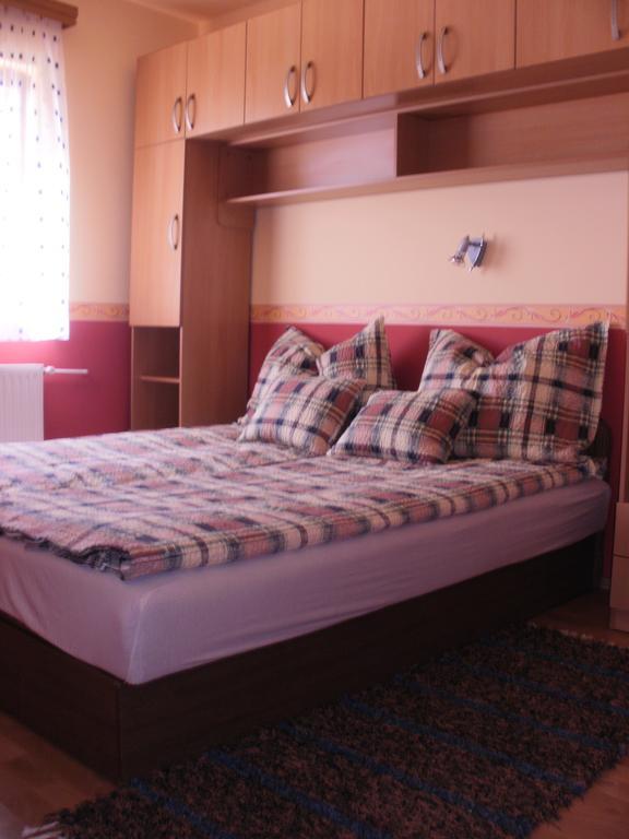Bodzavirag Apartman 잘라카로쉬 외부 사진