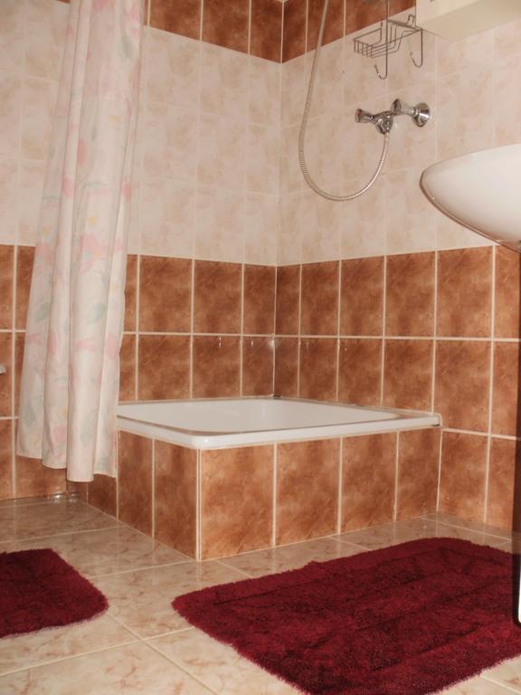 Bodzavirag Apartman 잘라카로쉬 외부 사진