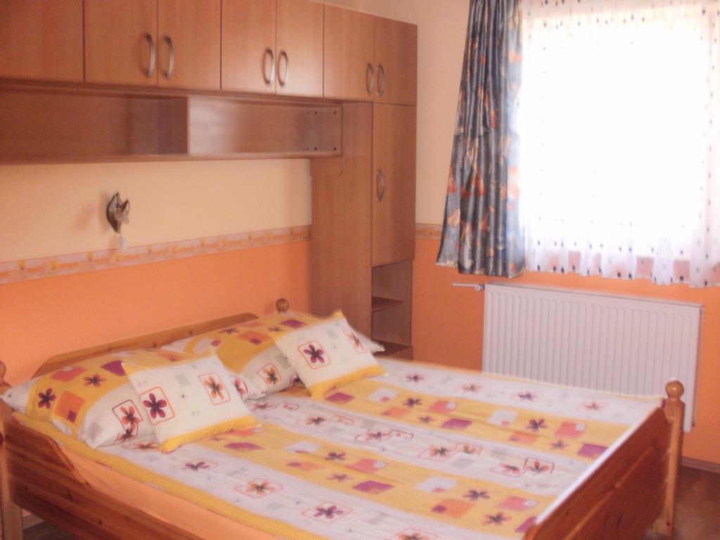 Bodzavirag Apartman 잘라카로쉬 외부 사진