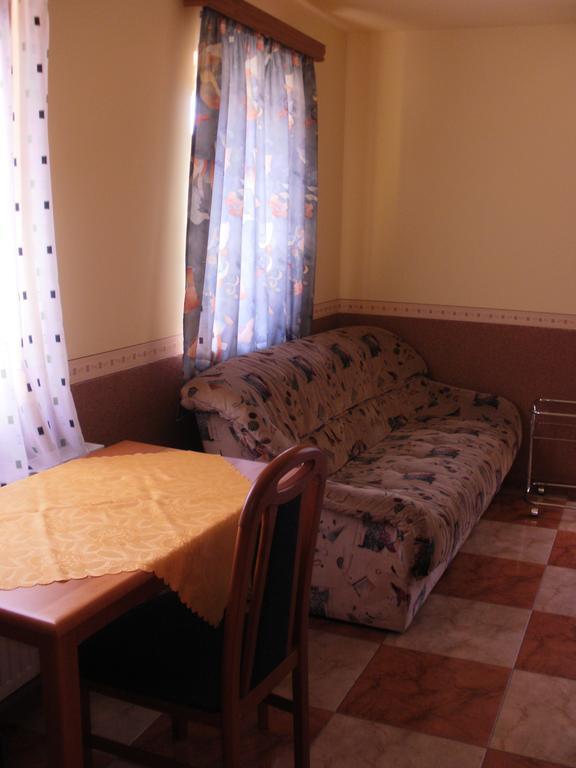 Bodzavirag Apartman 잘라카로쉬 외부 사진