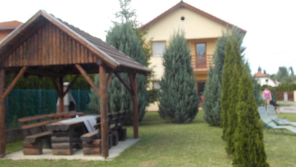 Bodzavirag Apartman 잘라카로쉬 외부 사진
