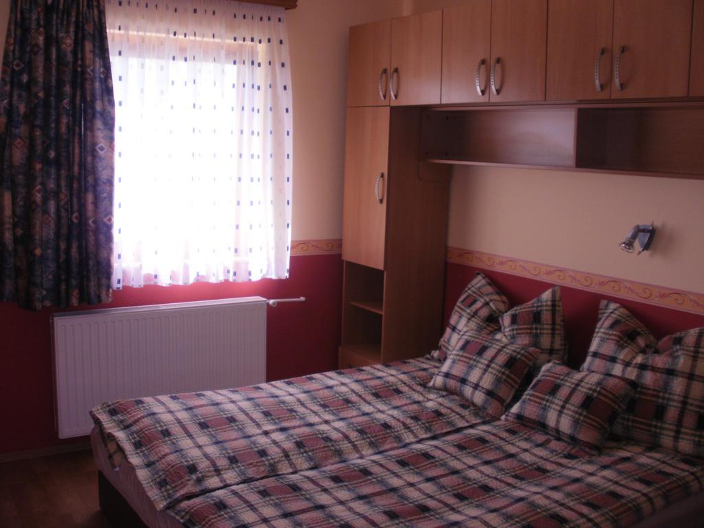 Bodzavirag Apartman 잘라카로쉬 외부 사진