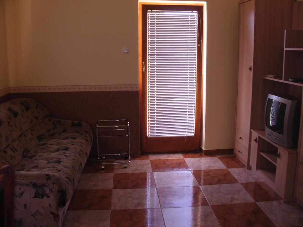 Bodzavirag Apartman 잘라카로쉬 외부 사진
