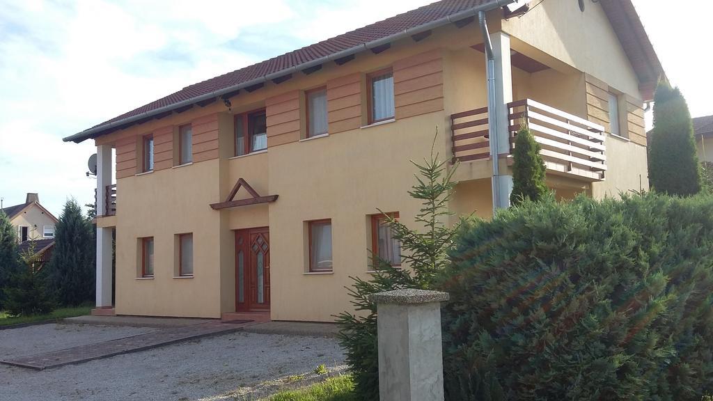 Bodzavirag Apartman 잘라카로쉬 외부 사진
