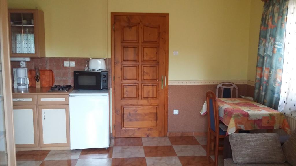 Bodzavirag Apartman 잘라카로쉬 외부 사진